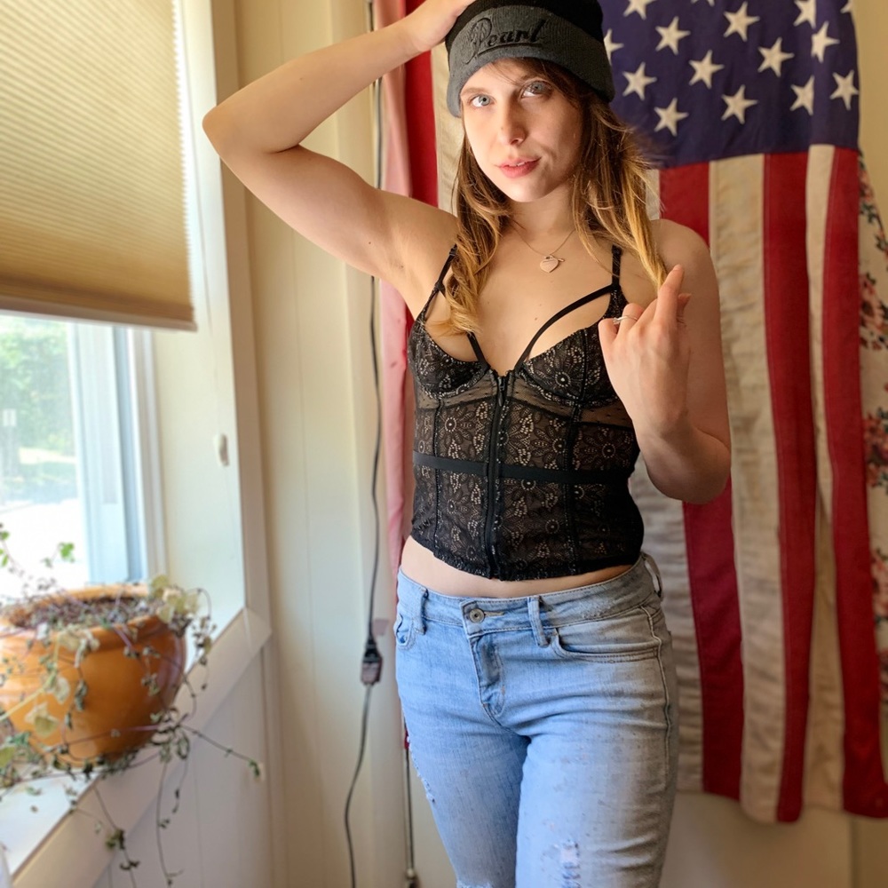 Victoria’s Secret 34 B/C black lace bustier 🖤